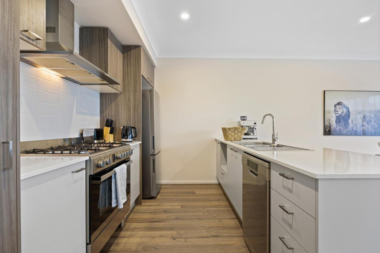 Modern Oasis: Stylish 3br Retreat Near Mall Holiday home Ballarat